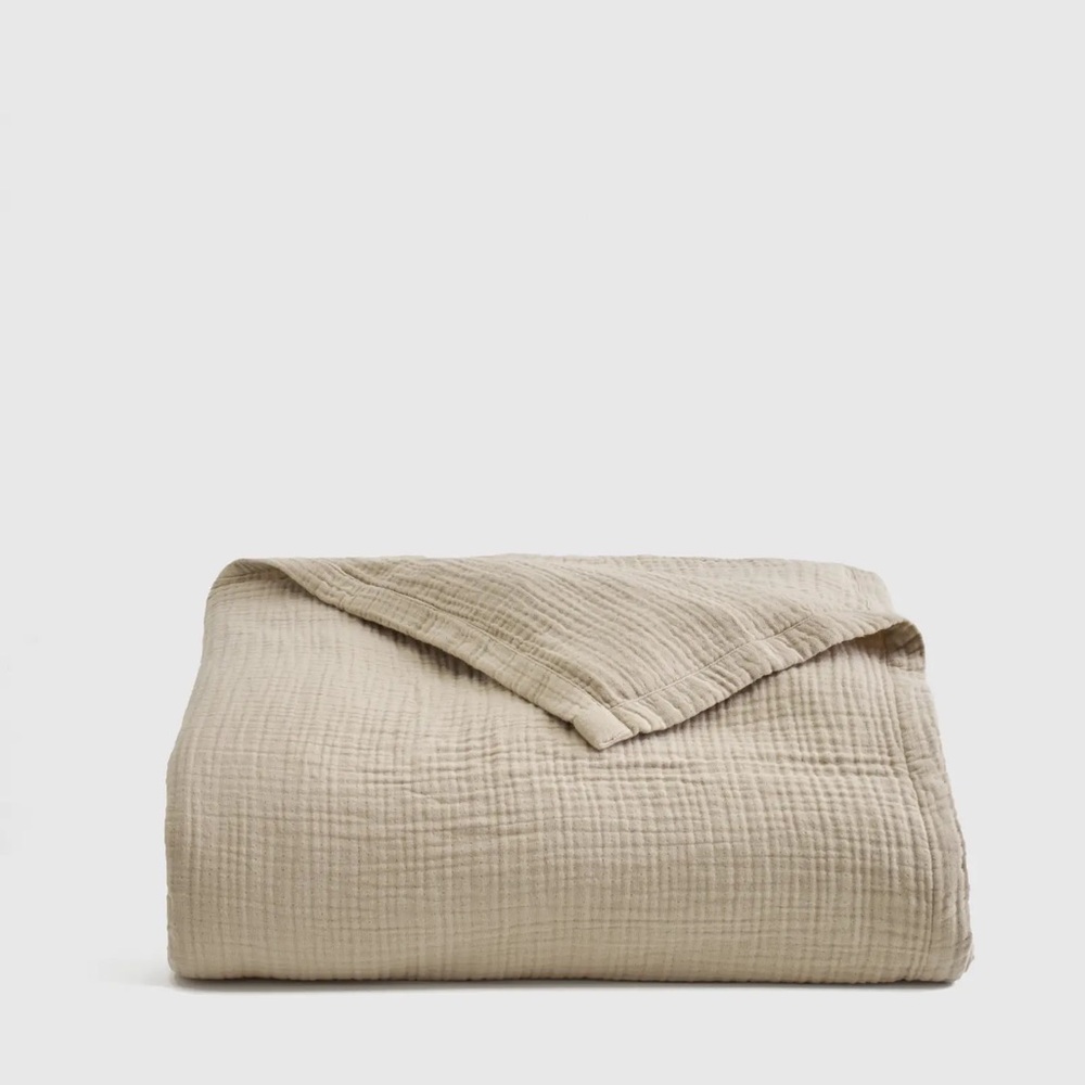 King | Airy Gauze Muslin Blanket in Dune | QUINCE | NWOT